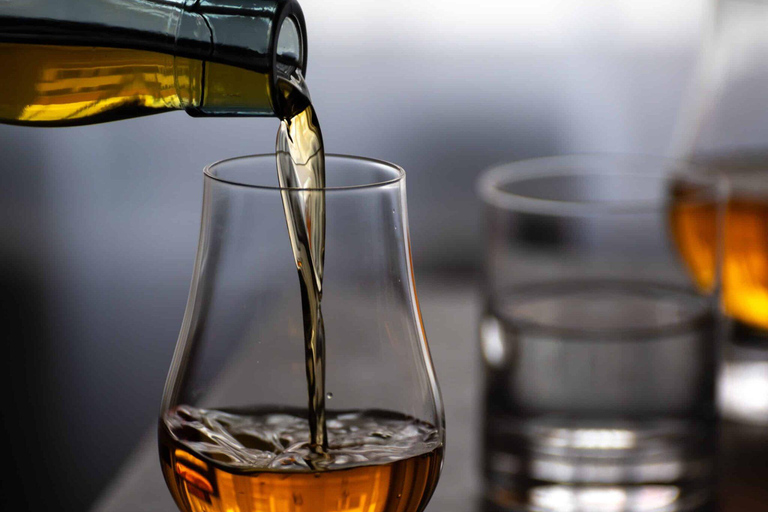 From Edinburgh: Private Whisky Tour with 3 Distilleries