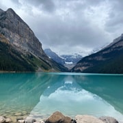 Ab Banff/Canmore: Moraine Lake & Lake Louise – Halbtagestour | GetYourGuide