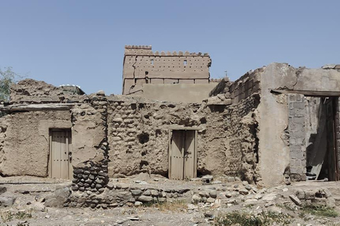 Muscat: Visit Sinaw Market, Izki Village, & Jarnan Cave Tour