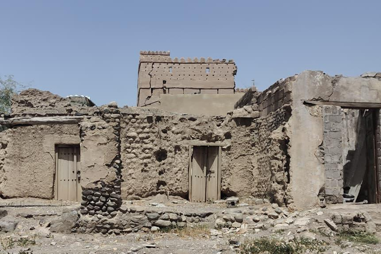 Muscat: Visit Sinaw Market, Izki Village, & Jarnan Cave Tour