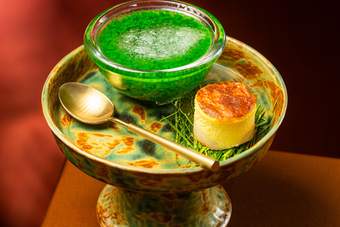 Chengdu: Immersive Hot Pot Meal Show with Hanfu Rental Regular Seat Dinner+Costume+Makeup（to book 3days in advance）