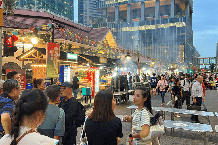 Tour noturno de assinatura: Passeio pela Marina com provas de comidaJunta-te ao grupo