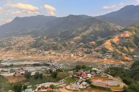 Visit all place in Sapa by car (Start from Ha Noi by bus)