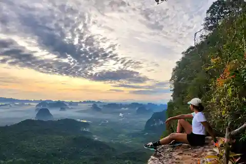 Krabi : Randonnée au lever du soleil sur la crête du dragon et aventure en kayak sur la racine de Klong