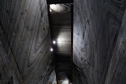 Bucarest : mine de sel de Slanic et visite citadine avec prise en charge à l'hôtelVoyage en minivan