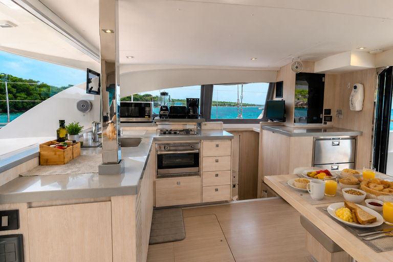Cartagena: Private Luxury Catamaran Charter by Duration Barú Island Premium Escape • 6H