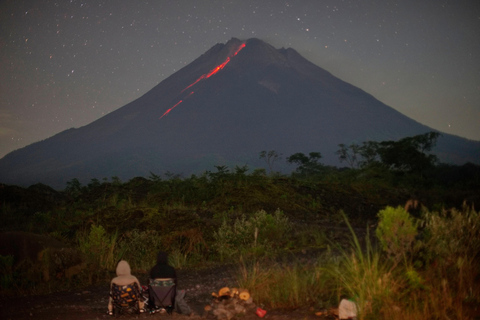 Yogyakarta: Merapi-berg avondtour met fotograafYogyakarta: Avondtour lavatour op de Merapi met een fotograaf
