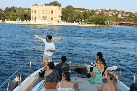 Stambuł: Wycieczka jachtem w małej grupie z nieograniczoną ilością winaWycieczka grupowa