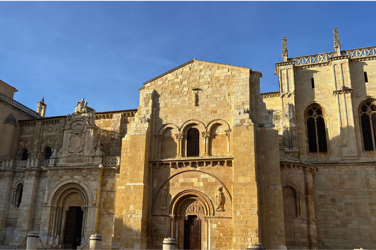 León: Private Guided Tour with Your Mobile Phone León: The Codex Calixtinus and San Isidoro with Physical Kit and Live Guide