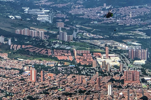 Medellín: Skip-the-Line Paragliding W 20-Yr Experience Pilot