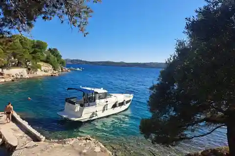 Zadar : visite privée d'une jounée "Five star boat tour" (visite en bateau)