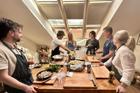 Praag: Tsjechische kookles door Chef Ondrej met markttourPraag: Traditionele Tsjechische kookles met rondleiding over de markt