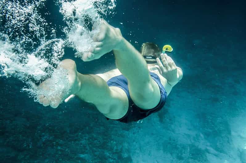 Siracusa: tour privato in barca a vela con guida per lo snorkeling