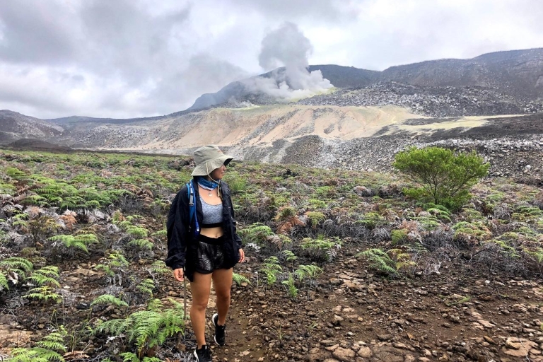 Espectáculo de fumarolas de azufre: Expedición al interior del volcán