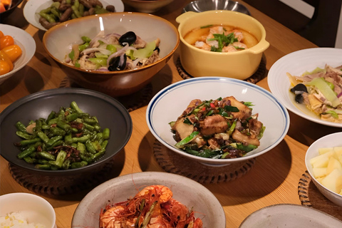 Guilin Home Experience: Share a Meal and Story with a Local Guide in Chinese or English