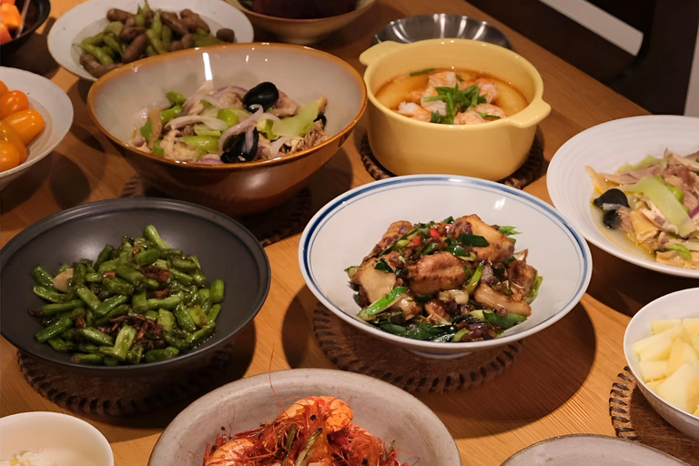 Guilin Home Experience: Share a Meal and Story with a Local Guide in Chinese or English