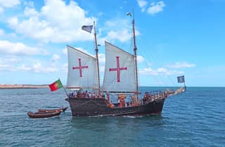 Portimão: Benagil Cave Cruise by Pirate Ship - Bar & Toilets