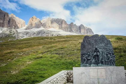Große Dolomitentour zum Fleimstal, Fassatal und Pordoijoch