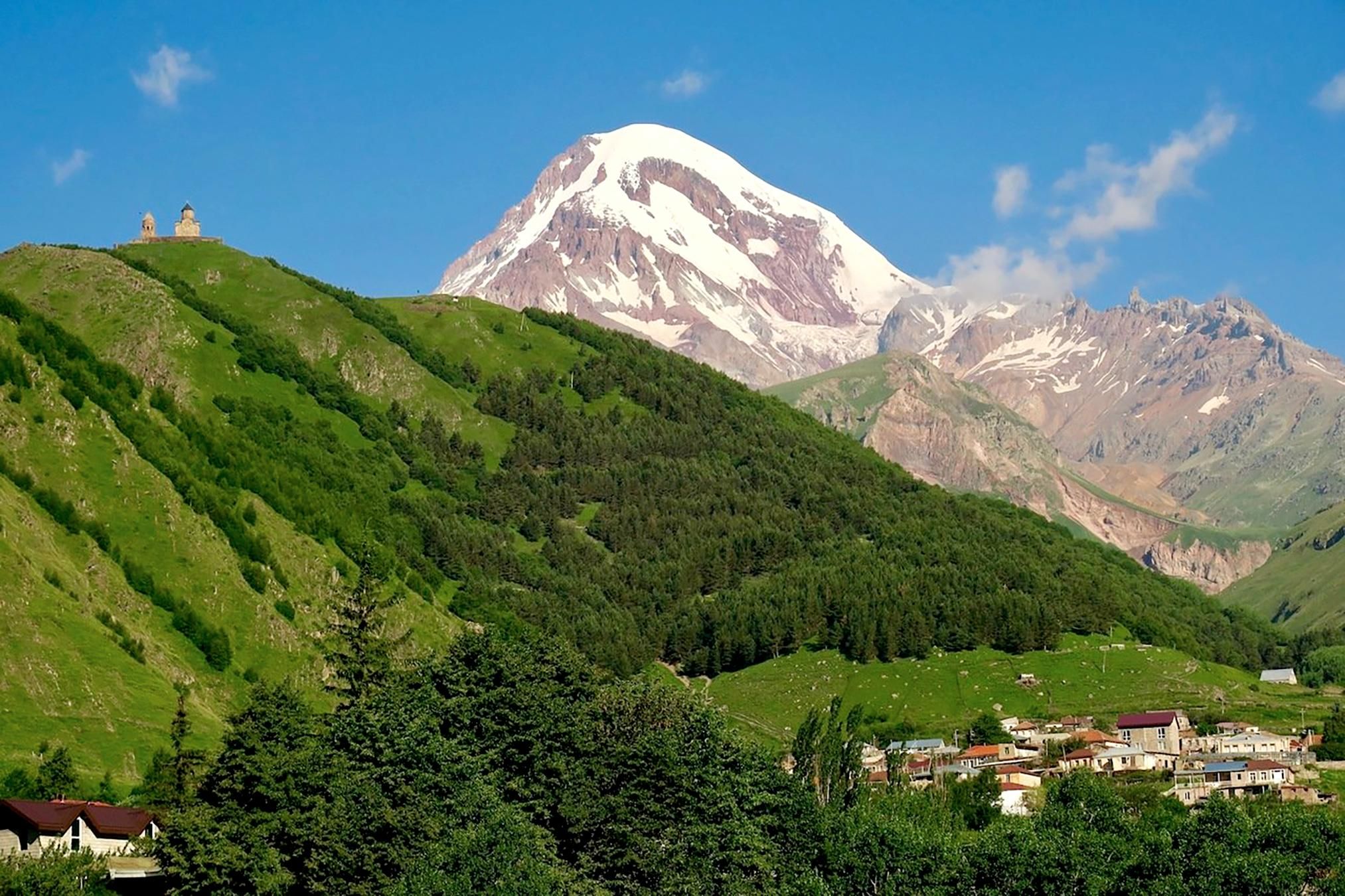 Ab Tiflis: Tagestour nach Kazbegi mit der Dreifaltigkeitskirche von Gergeti