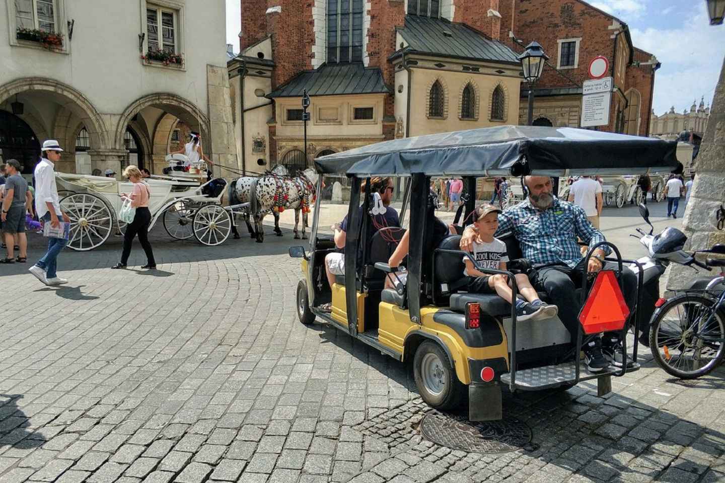 Krakow: Old Town Sightseeing Tour by Electric Golf Cart