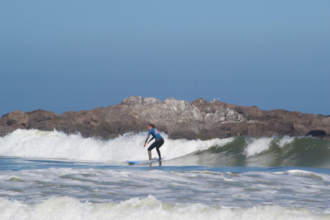 Cape Town:Learn to surf with the best view of Table Mountain