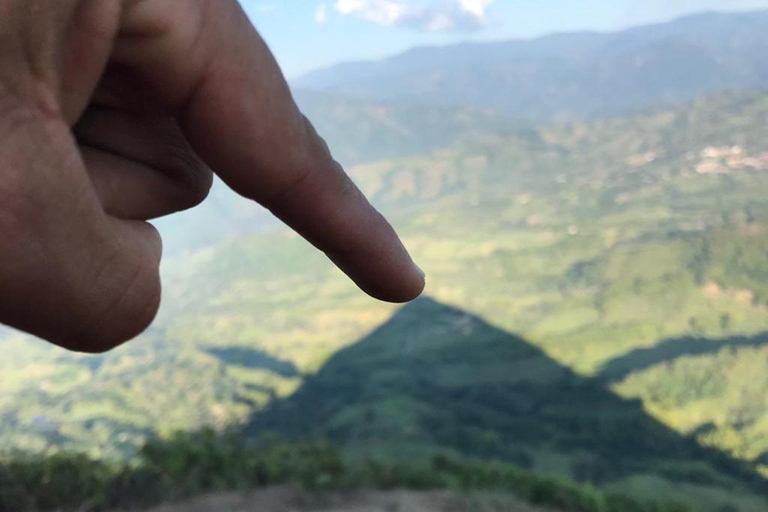 MEDELLÍN: WEJDŹ I ZDOBĄDŹ NATURALNĄ PIRAMIDĘ CERRO TUSAMedellin: Wycieczka piesza Cerro Tusa ze śniadaniem i lunchem