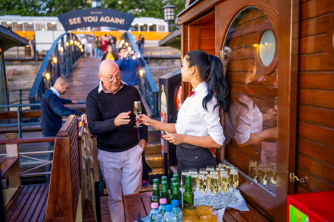 Budapest: Historic Cruise with Welcome Drink Historical Daytime Cruise with Tokaj Premium Frizzante