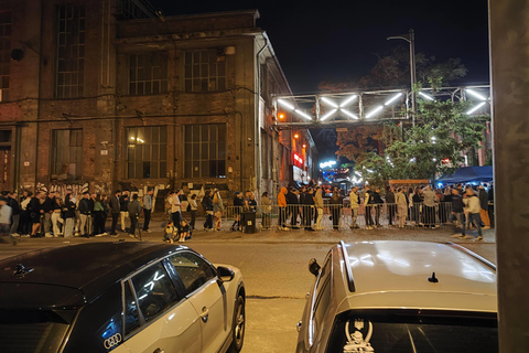 Gdańsk: Wrzeszcz and Shipyard District Private Bike Tour Golden Hour Ride – Gdańsk on evening mood Photo Stops