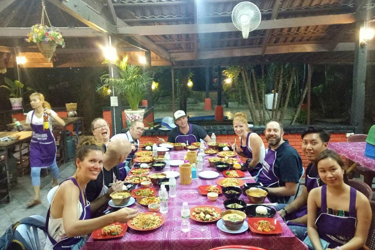 Krabi : Cours de cuisine à l'école de cuisine Thai Charm avec repas