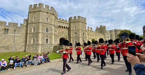 London: Windsor, Stonehenge & Bath mit Pub aus dem 14. Jahrhundert