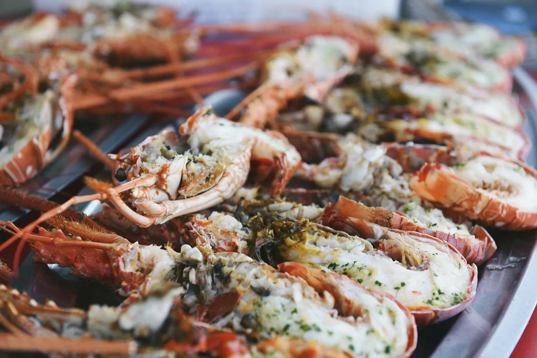 Déjeuner Pates à la Langouste dans une crique des Iles Lavezzi