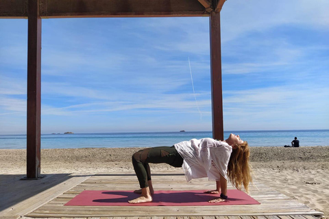 IOGA E MEDITAÇÃO NA PRAIA OU NA FLORESTA