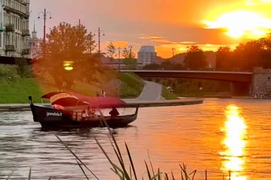 Vilnius: Gondelfahrt im venezianischen Stil mit Audioguide. Foto: GetYourGuide