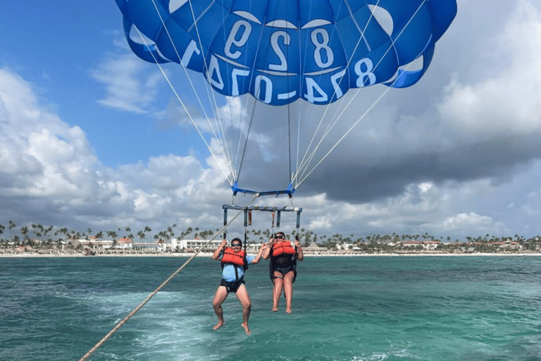 Punta Cana: Rondvaart met bananenboot &amp; parasailing