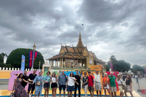 Phnom Penh: Hidden Gems Walking Tour with Local Guide