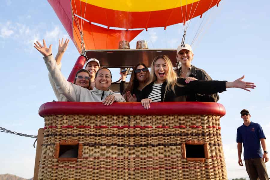 Temecula: Sonnenaufgang-Heißluftballonfahrt mit Champagner. Foto: GetYourGuide