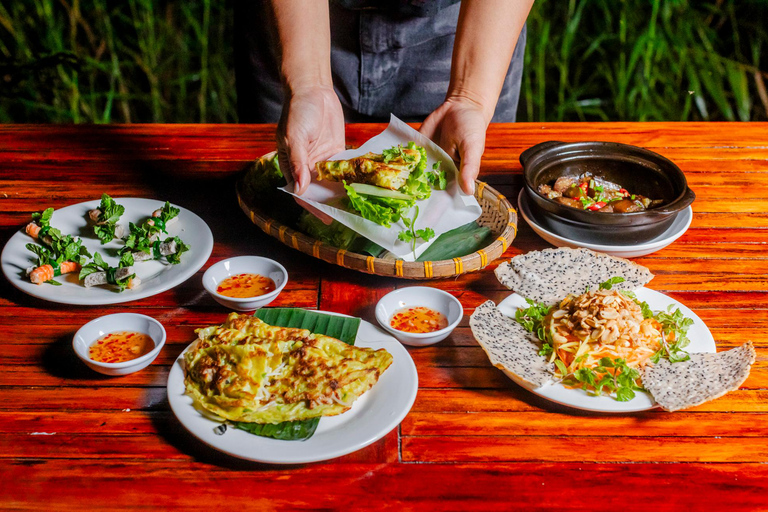 Hoi An Bites Food Tour with 15+ Tastings