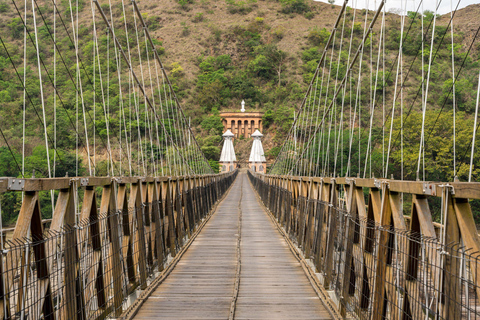 Medellín: Santa Fe de Antioquia Sightseeing Tour / Colonial Village Medellin: Santa Fe De Antioquia & Kanaloa Water Park