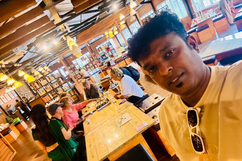 Kandy:Tuk Tuk, Street food & Shopping Experience Local guide