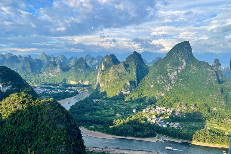 Guilin: Li River Bamboo Raft & Xianggong Hill Private Tour Private Tour With Chinese-speaking Diver-guide