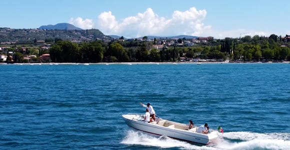 From Lazise: 4 hours boat tour cruise on Lake Garda