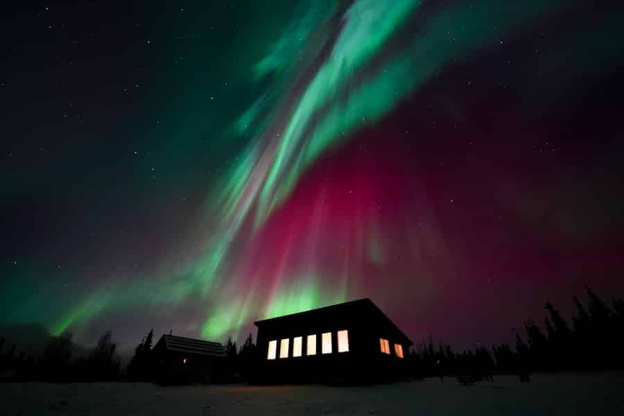 Fairbanks Aurora Camp: Alaskahütte auf einem Berggipfel mit 360°-Aussicht. Foto: GetYourGuide