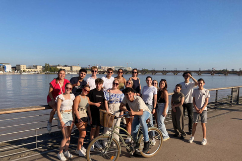 Bordeaux: Tour guiado de bicicletaGuia de turismo em inglês