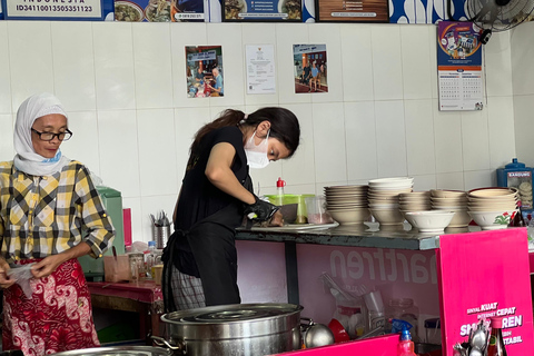 Yogyakarta: Morning Breakfast and Market Experience Morning Breakfast and Market Experience with Walking Tour