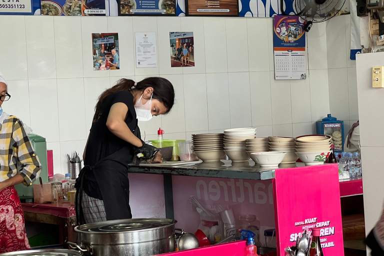 Yogyakarta: Morning Breakfast and Market Experience Morning Breakfast and Market Experience with Walking Tour