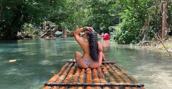 Montego Bay: Private Bamboo Rafting with Limestone Massage