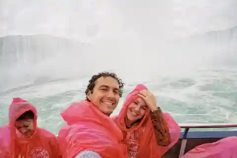 Toronto: Niagara Falls Canada Day Tour + Boat Cruise Option