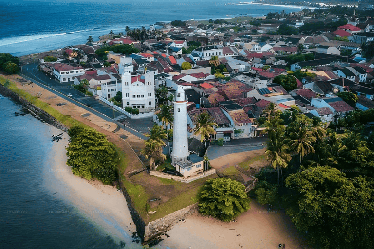 From Colombo: Private Transfer to Hambantota with Stops