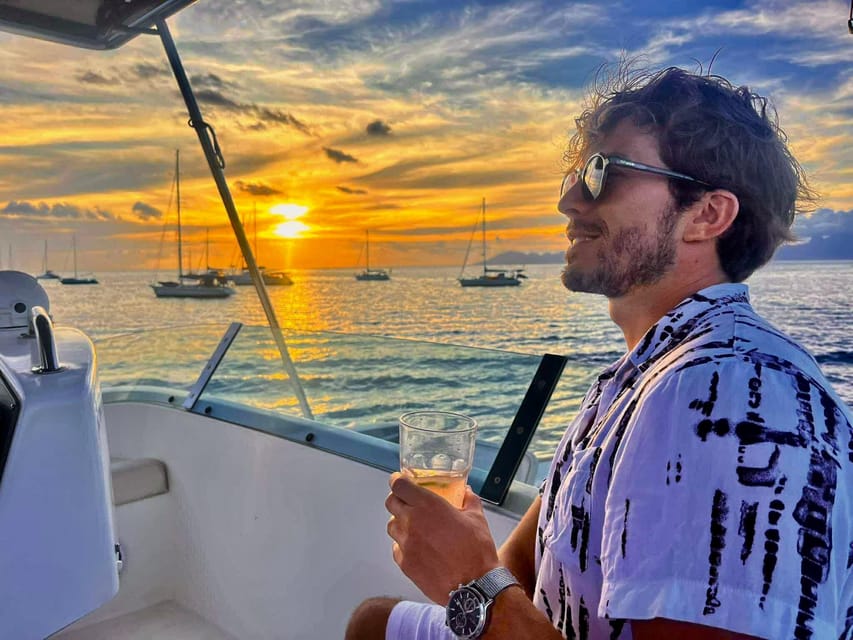 Papeete : croisière au coucher du soleil avec en-cas gourmands et boissons