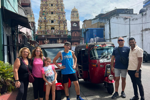 Colombo: Hidden Architecture and Street Art Tuk-Tuk Tour